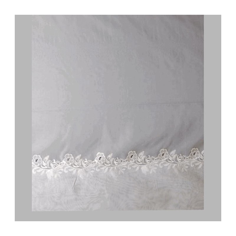 Voilages en voile avec bordure brodée