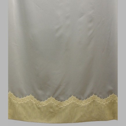 Voilages en voile avec bordure brodée jaune