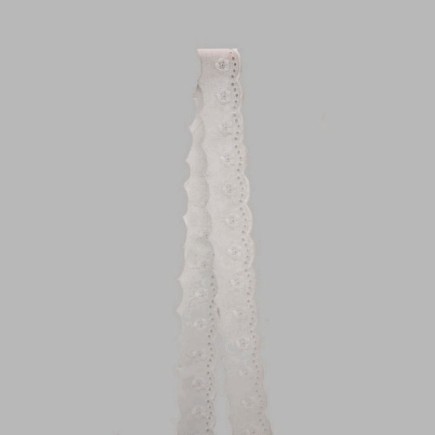 broderie kleur wit breedte 40 mm lengte 14 meter