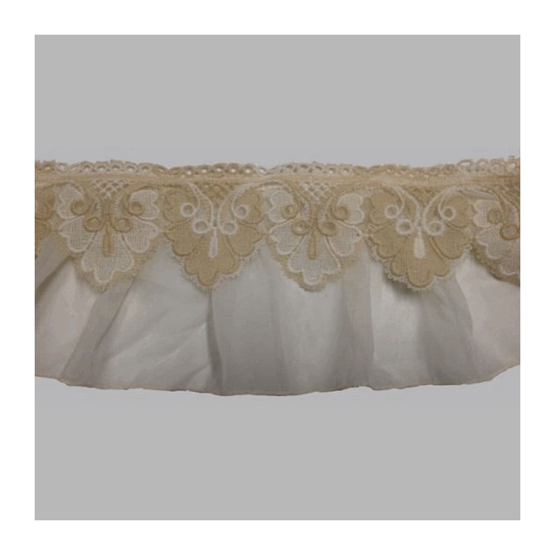 ruché en dentelle et voile écru Hauteur 17 cm ruché en dentelle et voile écru Hauteur 17 cm