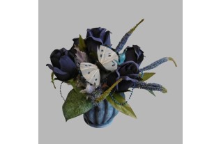 bloemstuk biedermeier blauw in pot met vlinder