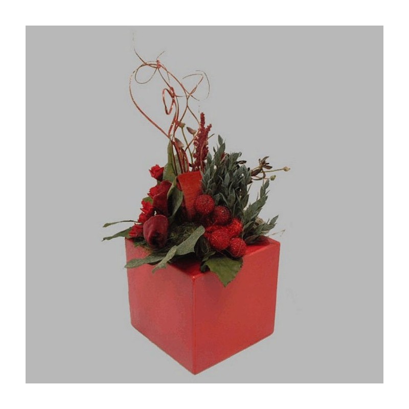 red flower arrangement in square vase 20 x 20 cm