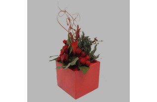 Arrangement de fleurs rouge dans un vase carré 20 x 20 cm