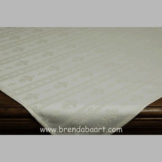 tafelkleed satijn streep lelie kleur ecru 115 x 135 cm