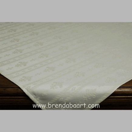 tafelkleed satijn streep lelie kleur ecru 115 x 135 cm