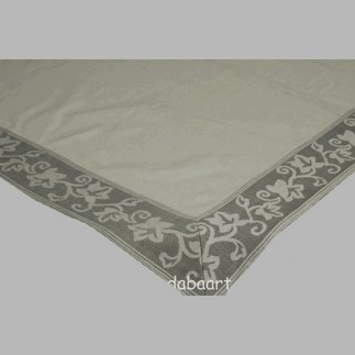 Top robe avec une bordure grise avec des feuilles