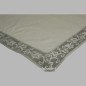 Top robe avec une bordure grise avec des feuilles