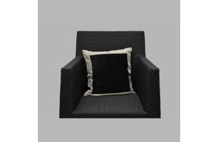 kussen bruin met linnen rand zwart