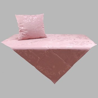 oreiller et linge de tablede satin vieux rose avec fleur