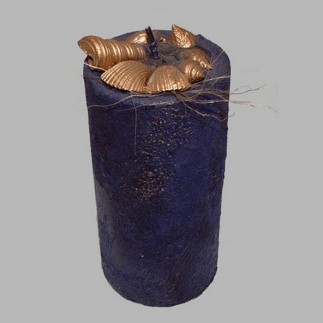 kaars met gouden zeeschelpen kleur blauw 15 cm hoog 7.5 cm