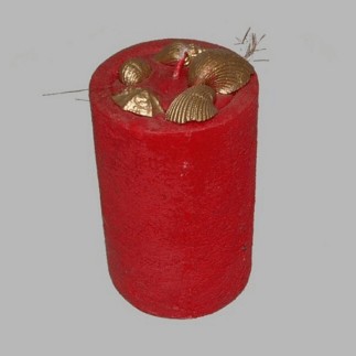 bougie avec coquillages dorés couleur rouge 11.5cm haut 7.5 cm section transversale
