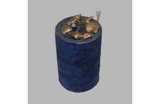bougie avec coquillages dorés couleur bleue 11.5 cm haut Dm 7.5 cm  section transversale
