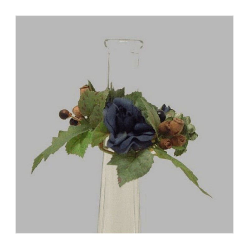 krans van rozen en bessen voor kaars fles kleur blauw