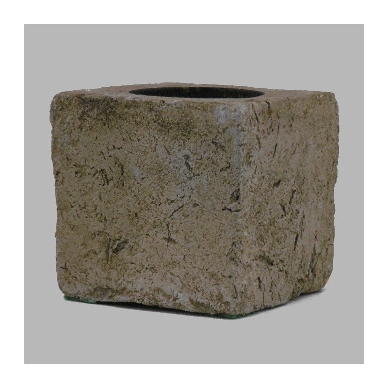 Square block in concrete look for tea light or flower arrangement.