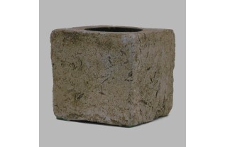 Square block in concrete look for tea light or flower arrangement.