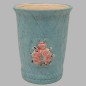 Grand pot de fleurs avec coccinelle