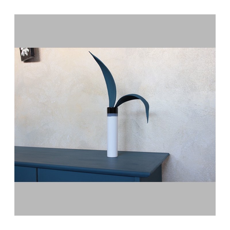 Tube vase color white-black