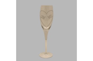 verre de champagne avec des colombes