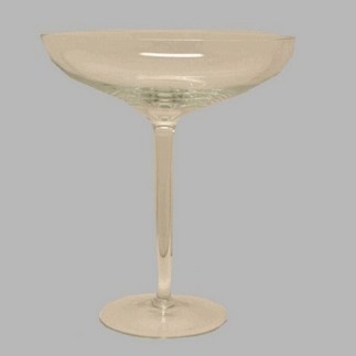 glazen schaal op voetstuk