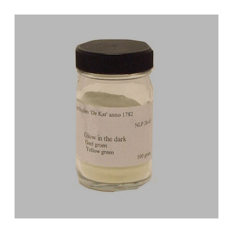 Cat glow in the dark yellow-green