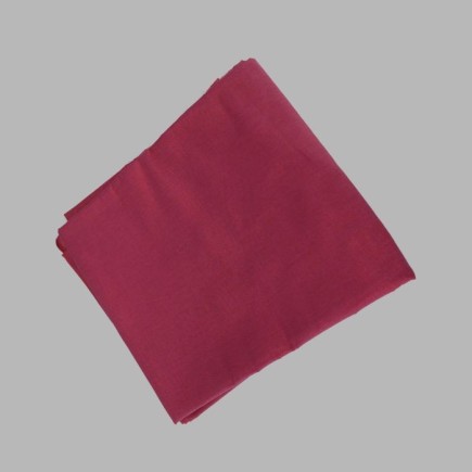 Des Possibilités Infinies pour Votre Intérieur avec du Tissu Drapé Bordeaux