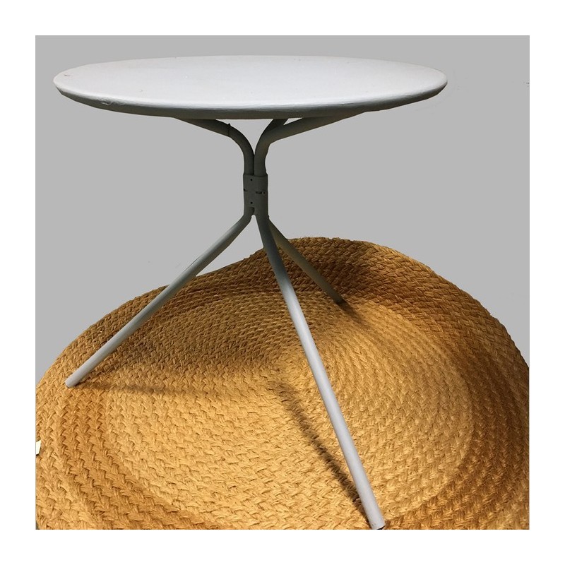 Rond metalen tafeltje geverfd in Casper Bleu