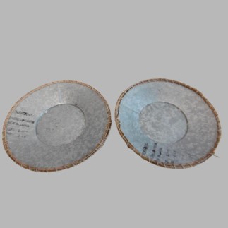 2 metalen ronde schalen afgewerkt met  touw