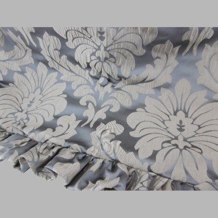 Sprei met ruch en knopen  145 x 145 cm