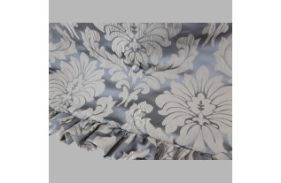 Sprei met ruch en knopen  145 x 145 cm