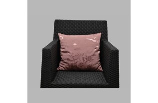 oreiller et linge de tablede satin vieux rose avec fleur