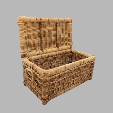 Rotan Mand met oren en deksel   70 x 35 x 30 cm