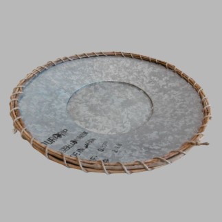 2 metalen ronde schalen afgewerkt met  touw