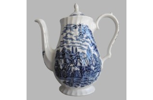 Théière Vintage avec Scène de Carrosse Bleu Élégance Classique en Céramique