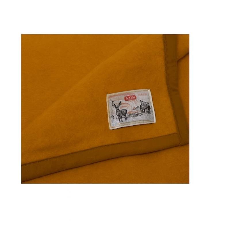 Plaid en laine Aabe ocre – Accent chaleureux & confort intemporel (150 × 220 cm)