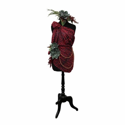 Vintage Paspop – Handgedrapeerd in Rode Panterstof | Hoogte 145 cm