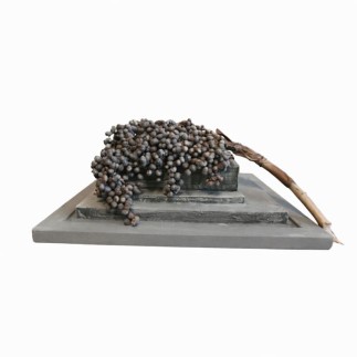 Rustic Plinth with Date Palm Branch – Authentic Decorative Object | L. 40 x H. 20 cm