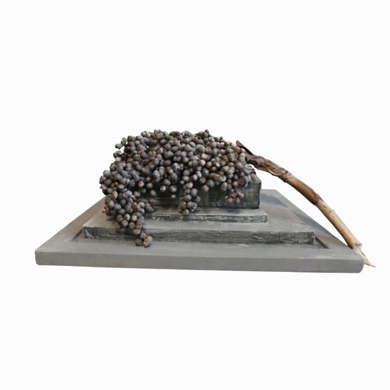Rustic Plinth with Date Palm Branch – Authentic Decorative Object | L. 40 x H. 20 cm