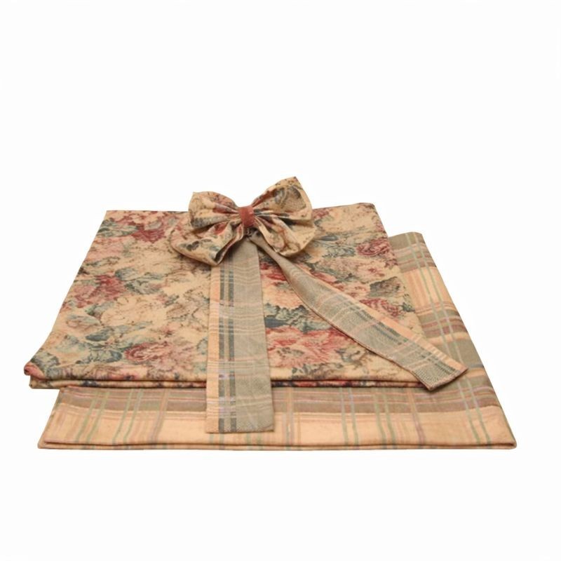 Handgemaakte Set: Twee Tafelkleden en Decoratieve Strik