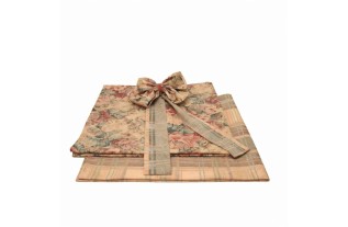 Ensemble Fait Main : Deux Nappes et Nœud Décoratif