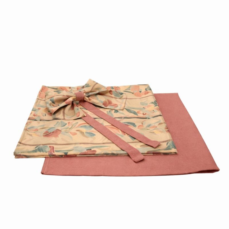 Ensemble Fait Main : Deux Nappes et Nœud Décoratif