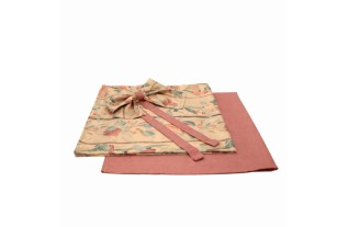 Handgemaakte Set: Twee Tafelkleden en Decoratieve Strik