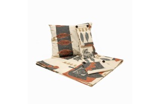 Ensemble Fait Main : Nappe, Coussin et Porte-Revues