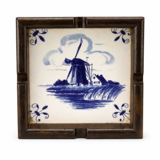Square dish with Delft blue tile – windmill
