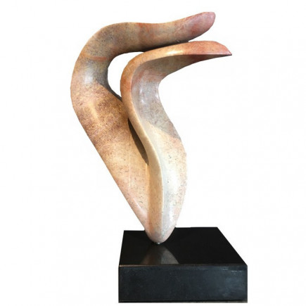 KL005 est un moment de connexion figé dans la pierre.