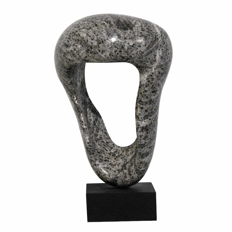 KL012 incarne une force silencieuse