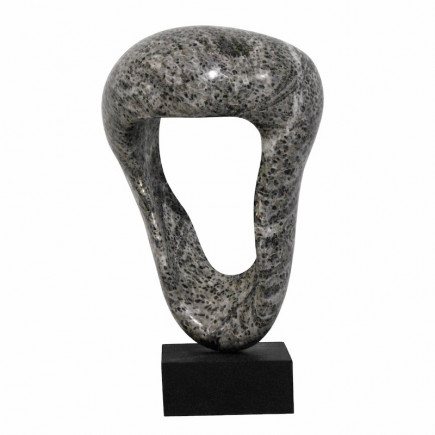 KL012 incarne une force silencieuse