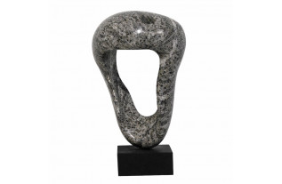 KL012 incarne une force silencieuse