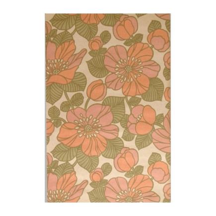 Papier peint rétro vintage – grand motif floral années 70 en Shabby Pink, Terra Cotta Pink en Georgian Green
