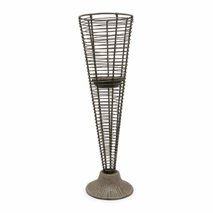 Panier en fer forme conique – hauteur 45 cm, largeur 12 cm
