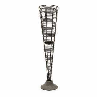 Panier en fer forme conique – hauteur 63 cm, largeur 12 cm